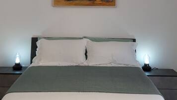 3 bedrooms, iron/ironing board, WiFi (free), bed sheets