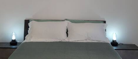 3 chambres, fer et planche à repasser, Wi-Fi gratuit, draps fournis