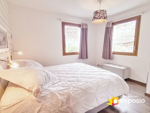 1 habitación, tabla de planchar con plancha, wifi gratis y ropa de cama
