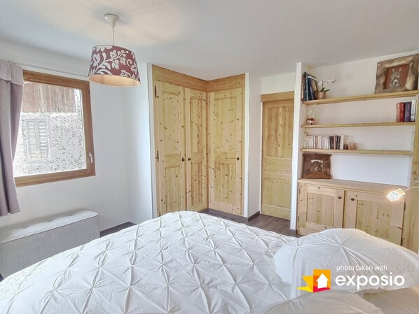1 habitación, tabla de planchar con plancha, wifi gratis y ropa de cama