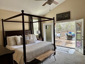 5 bedrooms, iron/ironing board, travel cot, free WiFi - Nestled by the 7th green, large deck areas. Movie theatre for inside or out. (Camdenton)