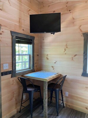 Dining - Cozy Couples and Climbing Getaway in Heart of RRG! (Campton)