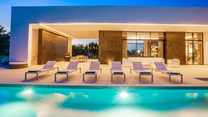 Piscine extérieure, piscine chauffée
