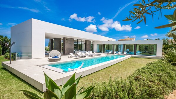 Outdoor pool, a heated pool - CASA JULIA Exceptional luxury villa for 10 guests with WiFi , heated pool A/C (Jávea)
