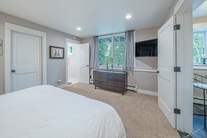 6 makuuhuonetta, silitysrauta/-lauta, ilmainen Wi-Fi, vuodevaatteet