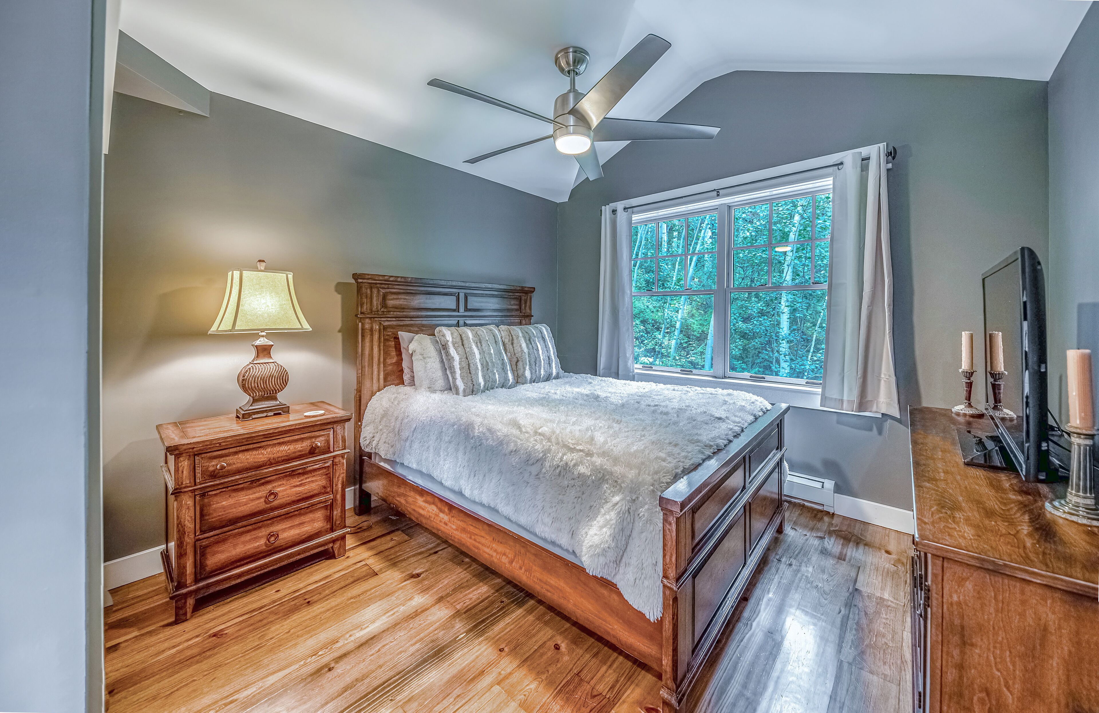Bedroom #2 - Queen Bed w/ Amazing Forest View