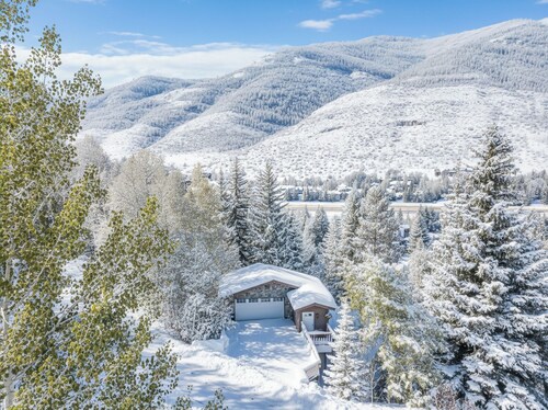 Luxurious Spacious Tri-Level Vail Mountain Home