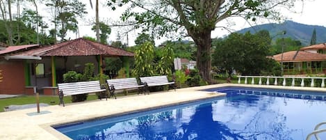 Piscine extérieure