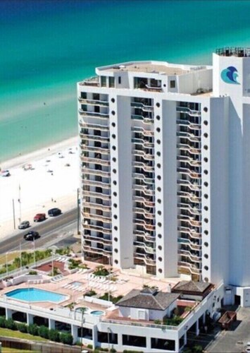 PENTHOUSE -16TH FLOOR with FREE BEACH SERVICE.  AMAZING VIEW!!