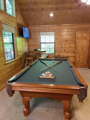 Game room - Mountains are Calling! 1 Level Cabin!  Mins to Pkwy! Xfinity WWW and TV! (Sevierville)