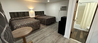 Cozy updated Boutique Motel on the Lake Delton Strip