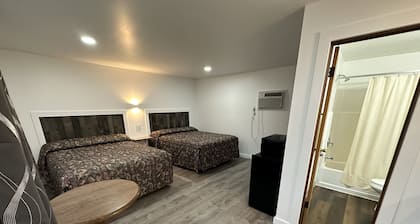 Cozy updated Boutique Motel on the Lake Delton Strip