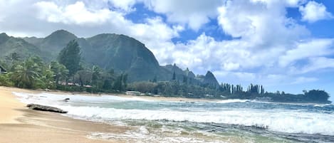 Beach nearby, sun-loungers, beach towels