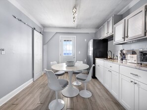 Casa, varias camas, balcón, vista al océano | 5 habitaciones y wifi gratis