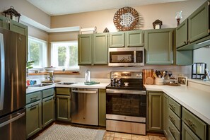 Refrigerador, microondas, horno, placa de cocina
