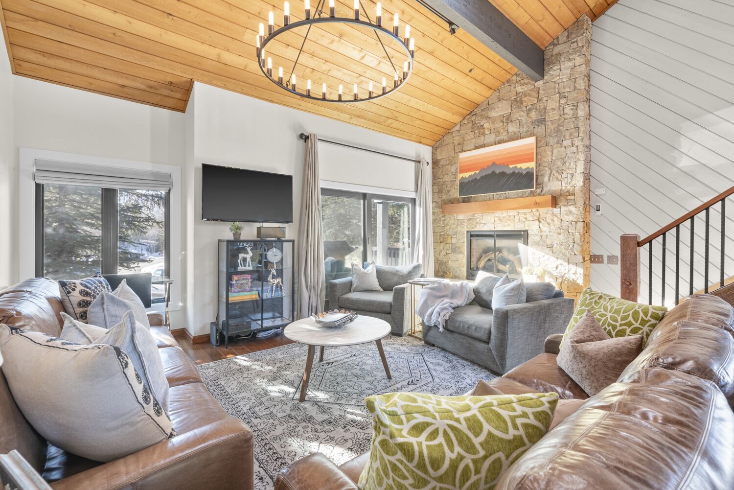 Smart-TV, Kamin, Videospiele, DVD-Player