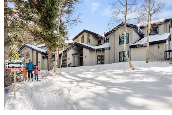 Ski-Out of home directly to Deer Valley's Main Base lodge & lifts!