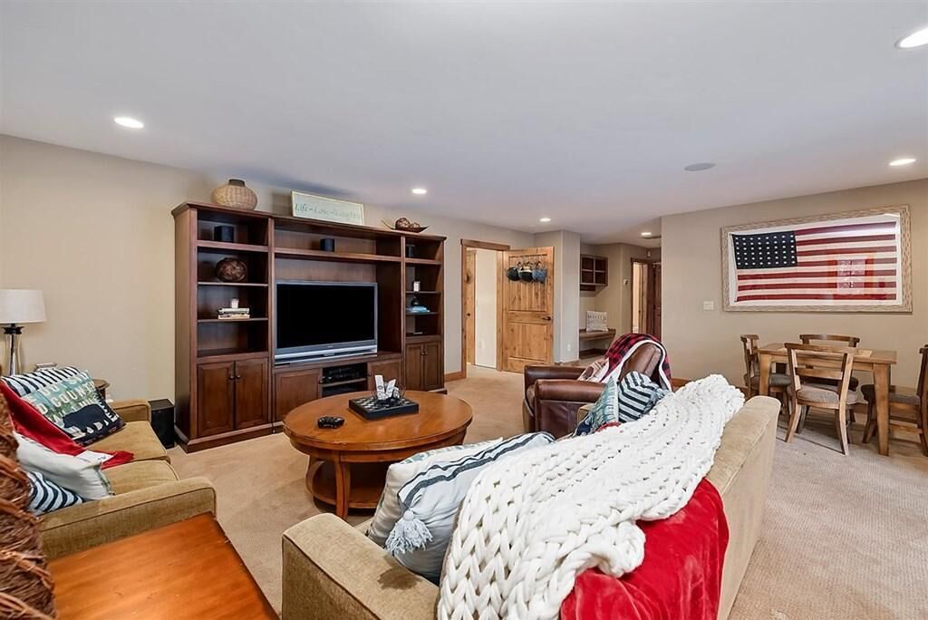 Peaceful Cabin With A Hot Tub And Outdoor Fireplace. Ski In Ski Out Property. - Lake Cascade, ID