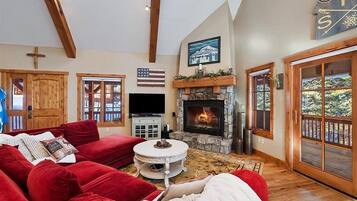 TV connectée, cheminée, lecteur de DVD, imprimantes