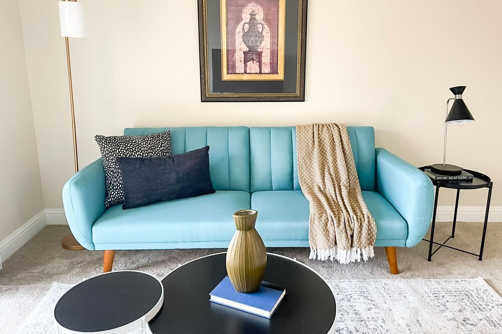 ★Impressive 1BD/1BA + Gym & Pool - OKC★