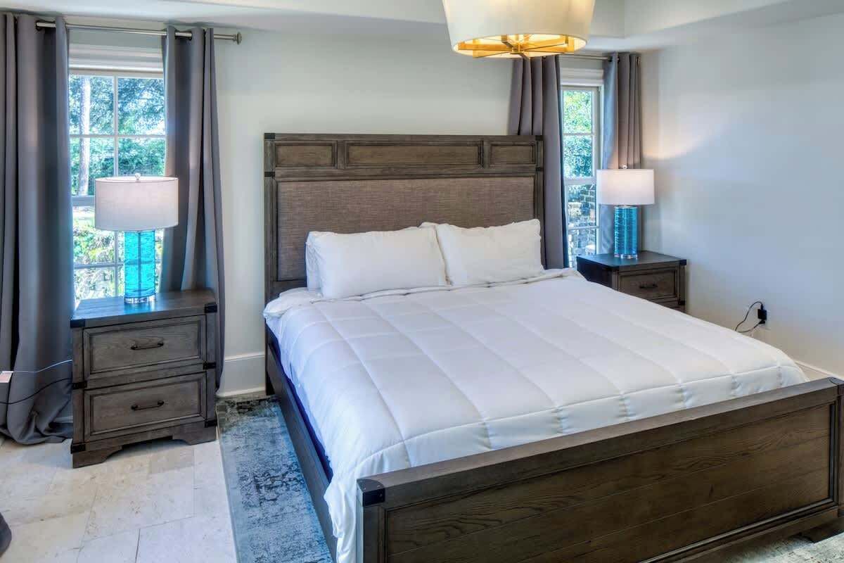 3 bedrooms, iron/ironing board, WiFi, bed sheets