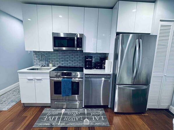 Fridge, microwave, oven, stovetop
