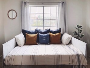 2 bedrooms, desk, travel cot, WiFi