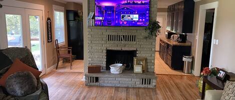 Smart TV, fireplace