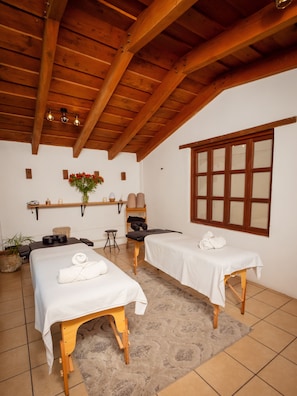 Hot stone massages, deep-tissue massages, Swedish massages - Hotel Cacique Real (Antigua Guatemala)