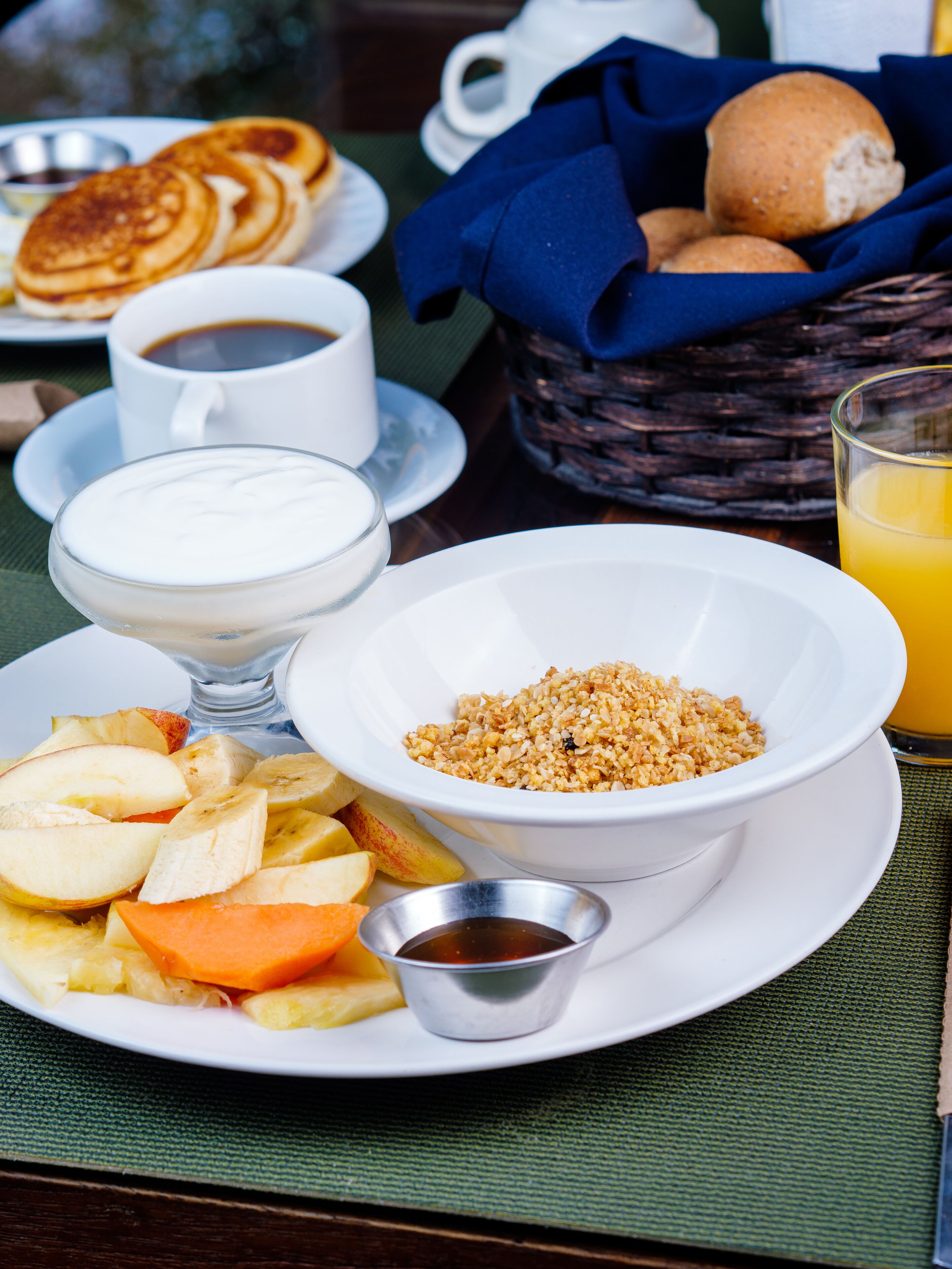 Päivittäinen täysi aamiainen (10 USD per henkilö)