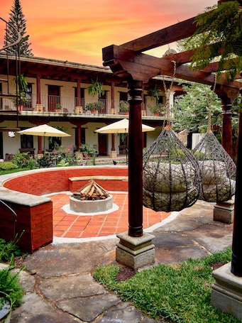 Garden. Hotel Cacique Real