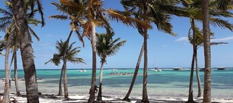 Nice quiet 2 bedroom kaz, 6 mn from Saint François and its beaches