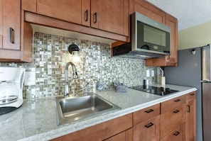 Condo (SunStone Escape - Great location - Go) | Private kitchen | Fridge, microwave, dishwasher, coffee/tea maker - Sunstone Escape (Branson)