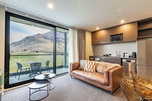 Superior Apartment, 2 Bedrooms, Balcony, Mountain View | Living area