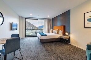 Executive Studio, 1 King Bed, Balcony | Desk, laptop workspace, blackout drapes, soundproofing - Quest Queenstown (Queenstown)