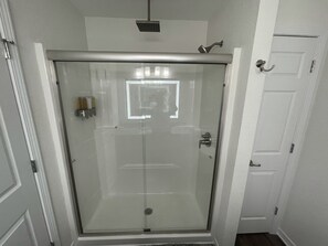 Chuveiro com efeito de chuva 