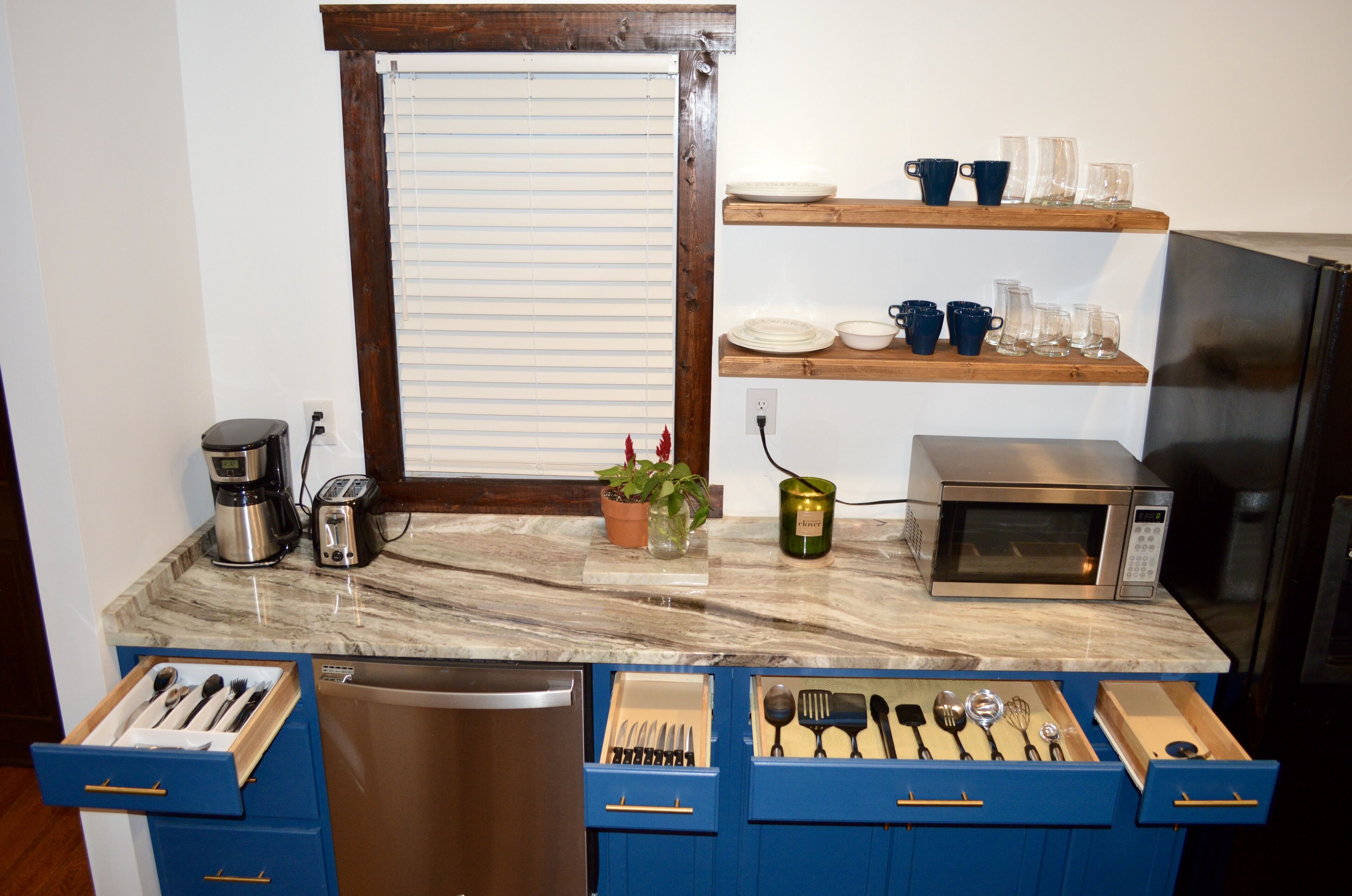 La Casita! near to WFU. Cozy house. 1 king bed