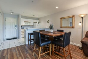 Condo (DayDreamer@ Champions -Very Well Desi) | Exterior