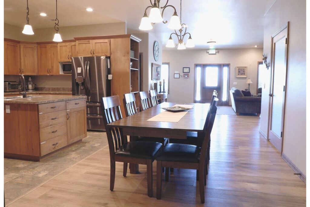 11 Bedroom, 12 Bath with amazing kitchen, living & dining areas. All one level! 