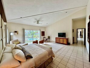3 bedrooms, desk, iron/ironing board, free WiFi