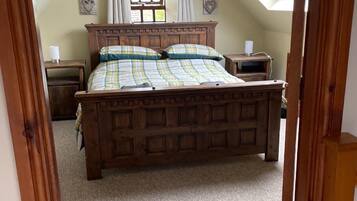 2 bedrooms, iron/ironing board, travel cot, free WiFi