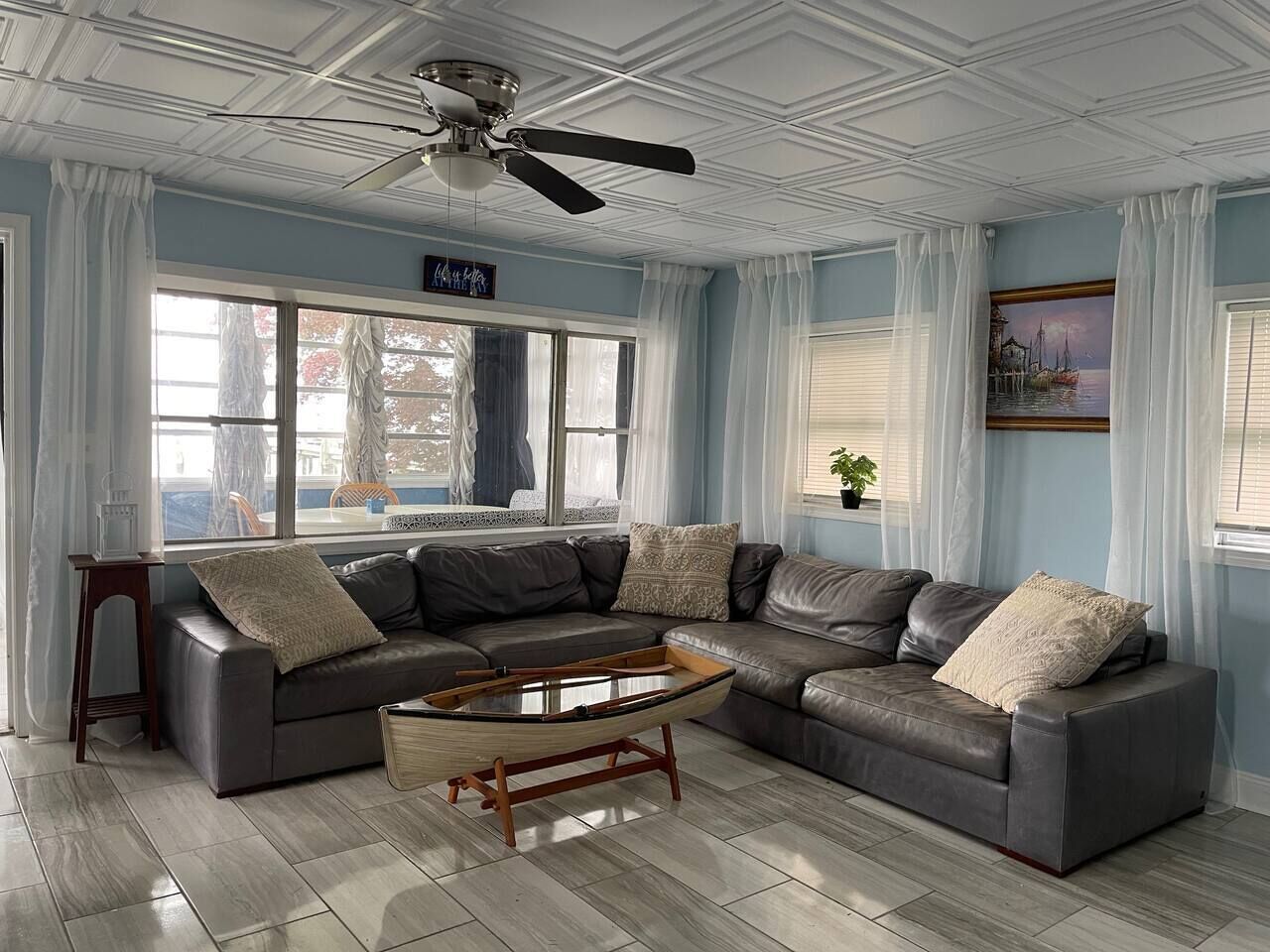 Télévision, cheminée