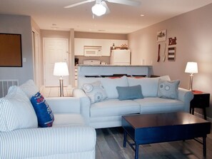 Condo (Americondo -Sleeps 8! Amazing Golf V) | Living room - Americando (Branson)