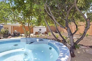 Outdoor spa tub - Rincon Valley Wine Country Vacation Home (Santa Rosa)