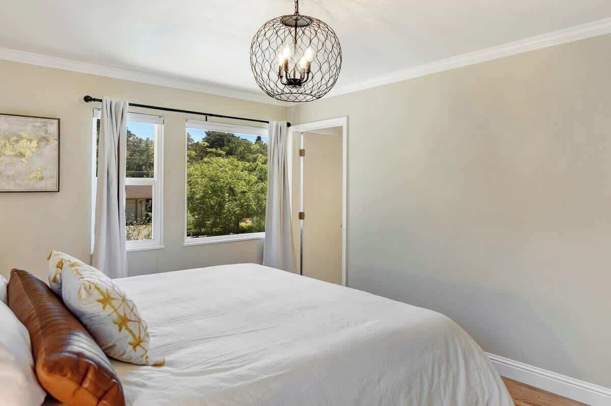 3 makuuhuonetta, silitysrauta/-lauta, ilmainen Wi-Fi