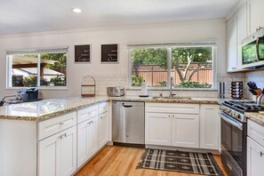 Fridge, microwave, oven, stovetop - Rincon Valley Wine Country Vacation Home (Santa Rosa)