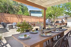 Outdoor dining - Rincon Valley Wine Country Vacation Home (Santa Rosa)