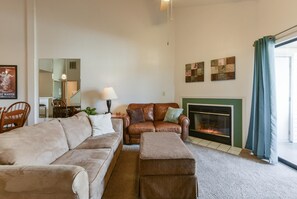 Condo (Bella Restare -  Sleeps 8-10, walk to) | Living room | Smart TV