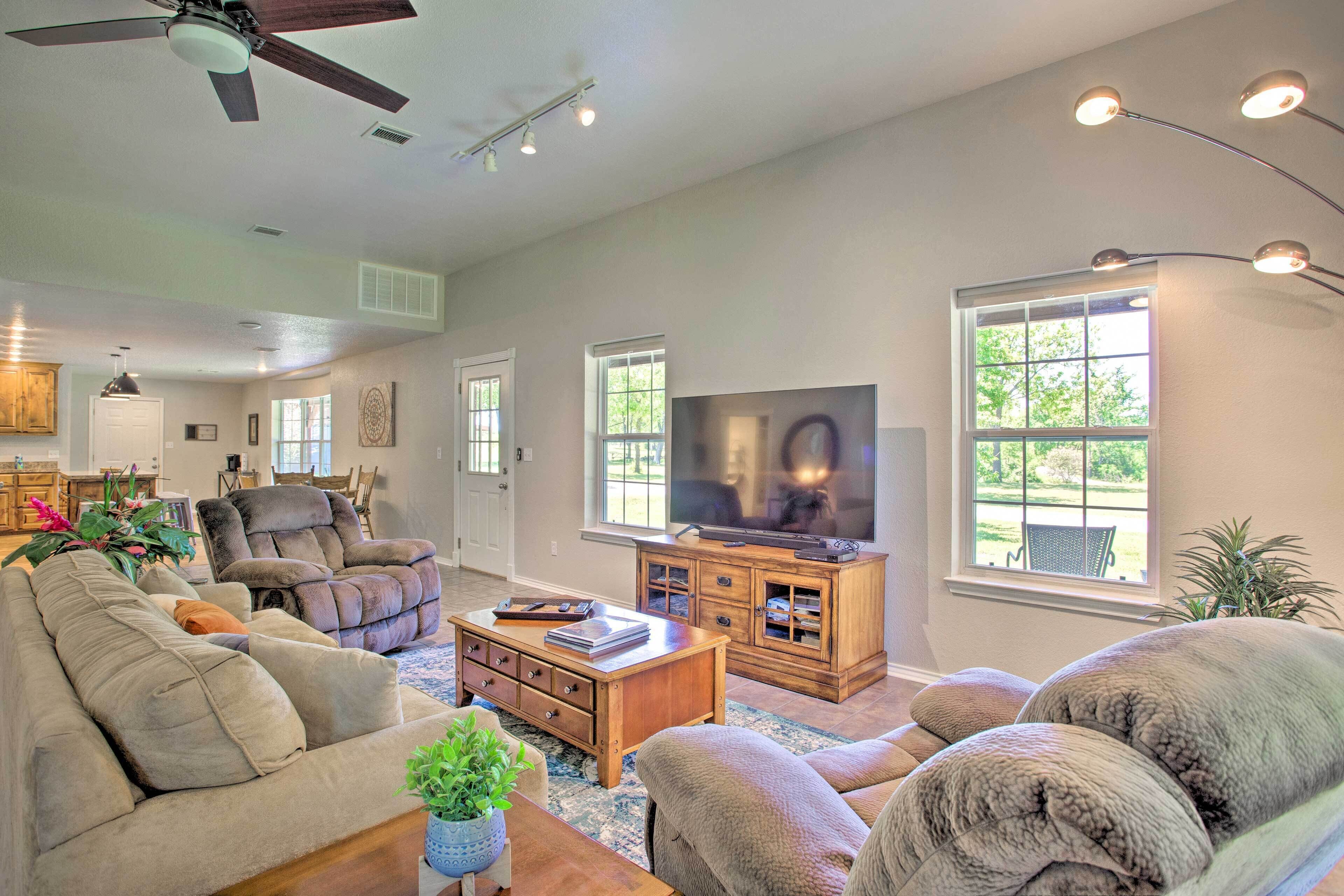 Beautiful Lake Murray Retreat <1 Mi to Lake!