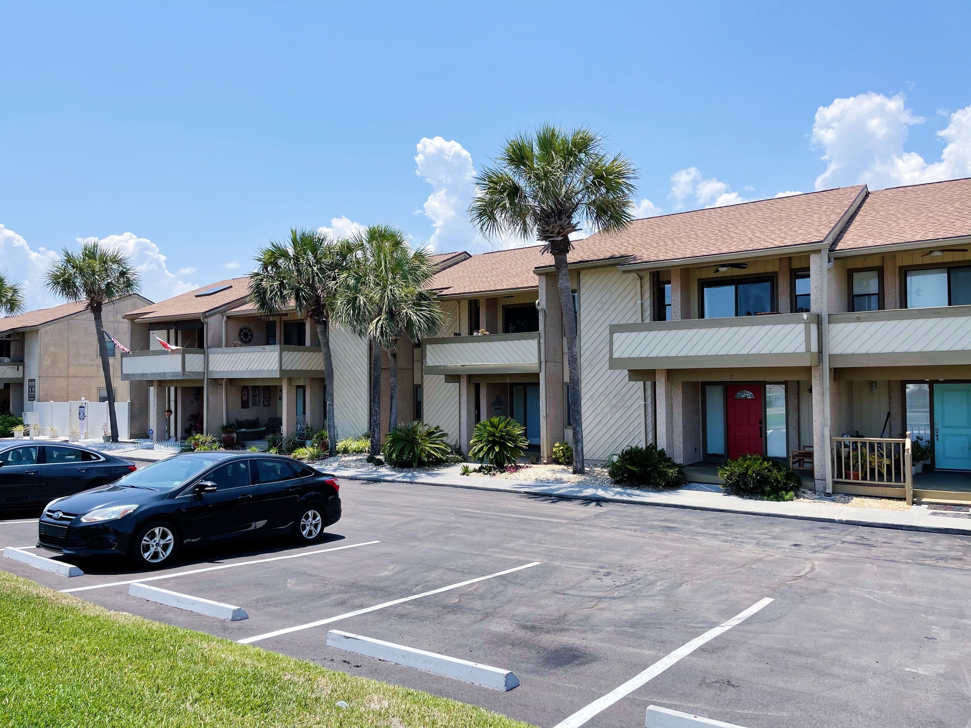 GREAT OFF-SEASON RATES! - Second Row Ocean Condo ~ Short walk from the beach 